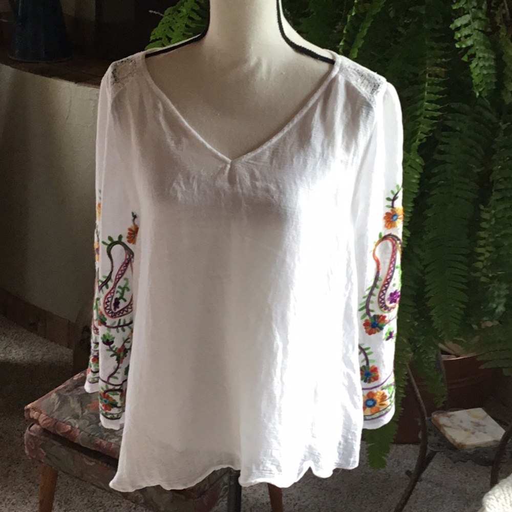 EUC Figuero & Flower Embroidered Top